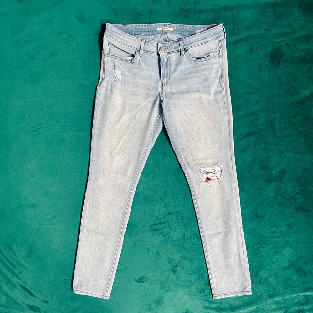 Levi’s Skinny 711 light blue wash jeans